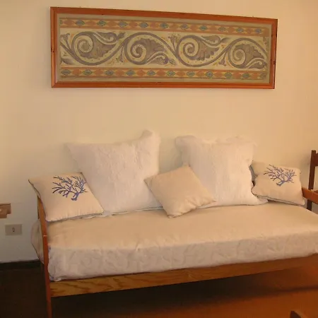 In The Center, Cozy Style *