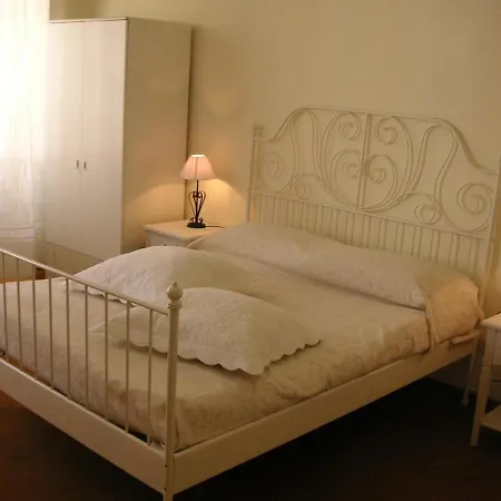 In The Center, Cozy Style *